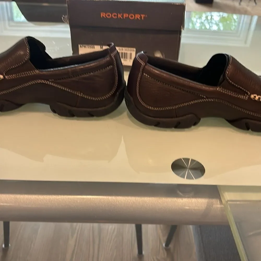 Rockport new loafers chocolate brown 9 scratches on top of right shoe see pictur